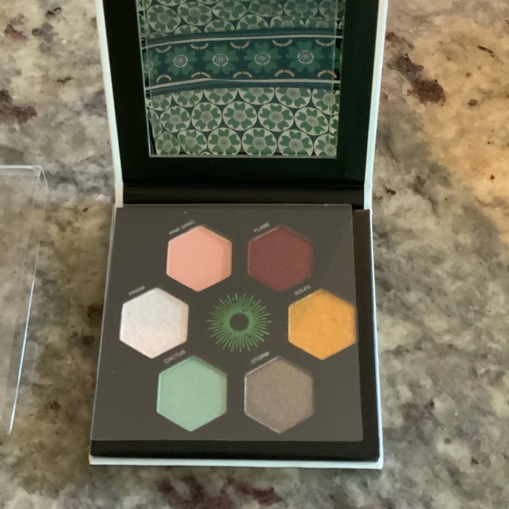 Sandbar Oasis Palette brand new